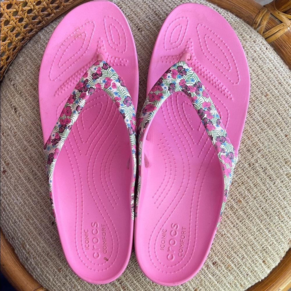 CROCS women’s Pink Sandals with Floral Pattern